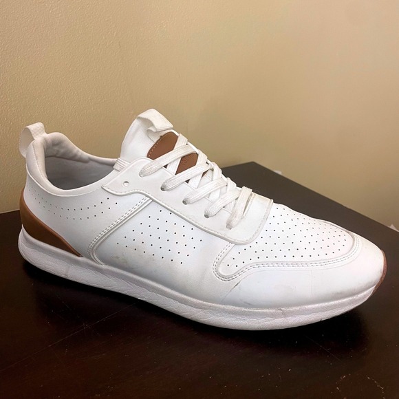 Steve Madden Mens White Tan Perforated Low Top Lifestyle Sneakers Size 11.5M - Picture 2 of 9